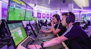 从亚马尔位置变化看世界足坛发展潮流